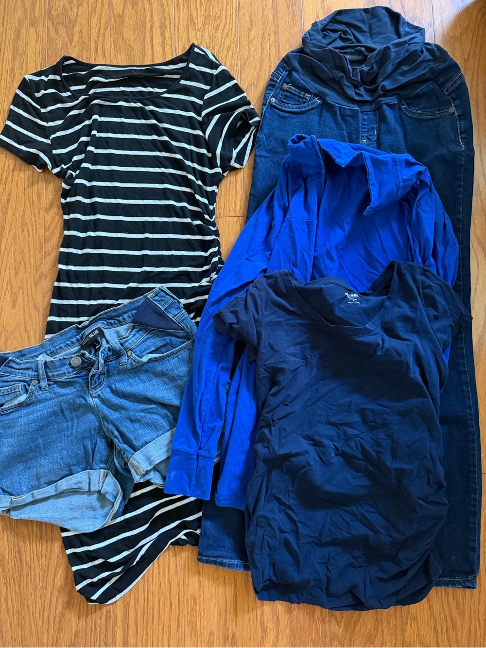 Lot of 5 maternity clothes Indigo Blue Jean shorts shirt dress small